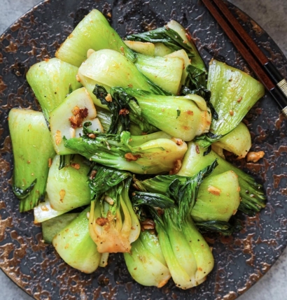 Pak Choi Gemüse an Knoblauch Sauce