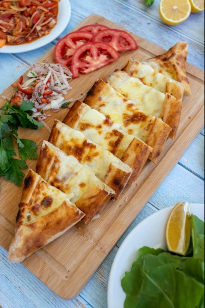 Pide mit Käse