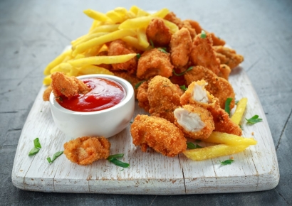 Chicken Nuggets 10 Stk.  ,  mit Pommes
