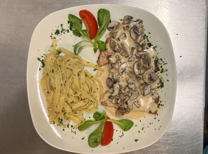 Kalbsschnitzel Steinpilz Rahm sauce