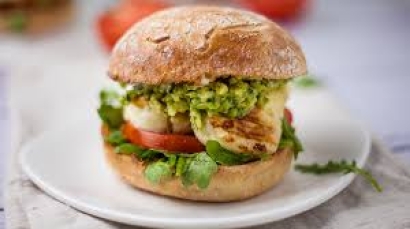 Halloumi & Falafel Burger (V)
